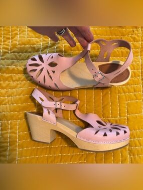 Swedish Hasbeens Pink Laser-Cut Leather Clogs 39 8.5. Wore once.